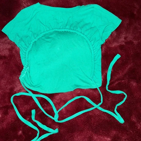 ALO wrap around crop T-Shirt - Picture 2 of 2